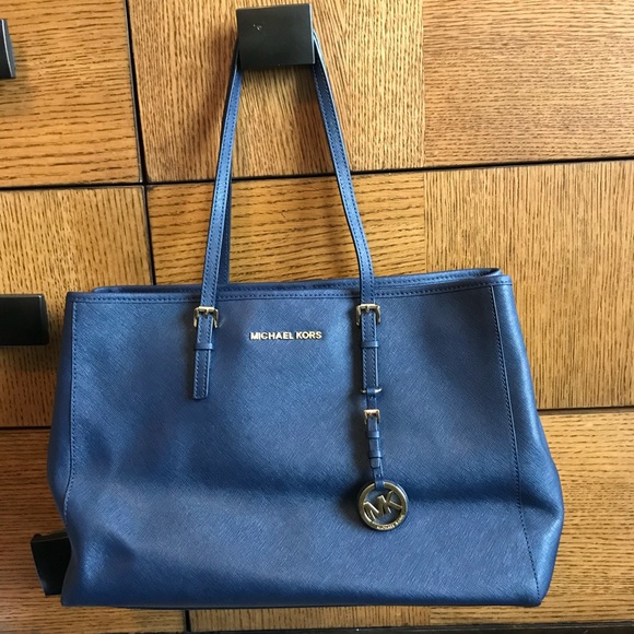 Michael Kors shoulder bag 💙 - Picture 1 of 2